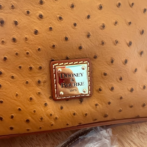 NWT Dooney and Bourke crossbody. - Picture 3 of 8